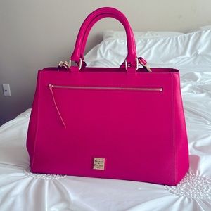 Like new Dooney & Bourke purse